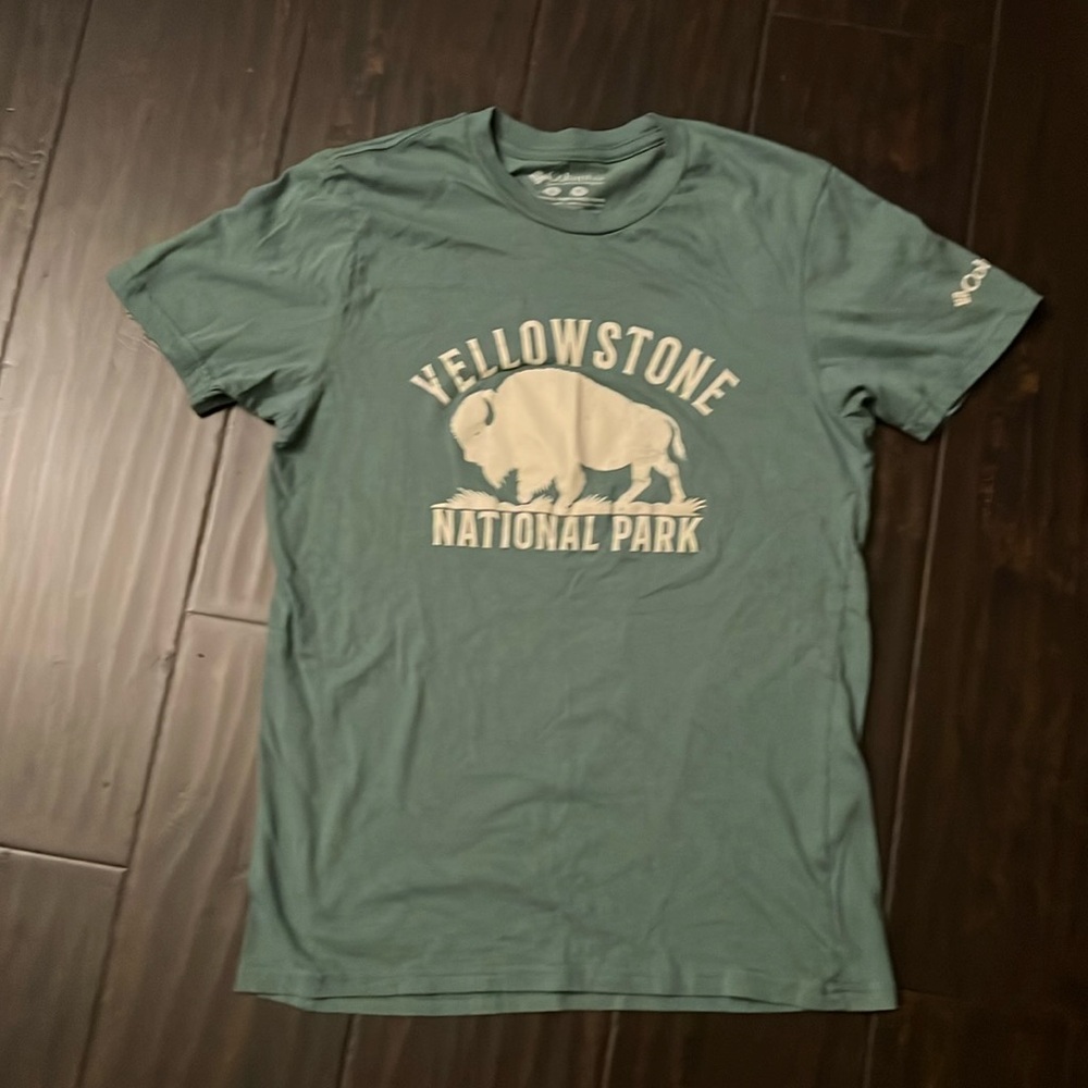 Columbia Men’s size Small Tshirt